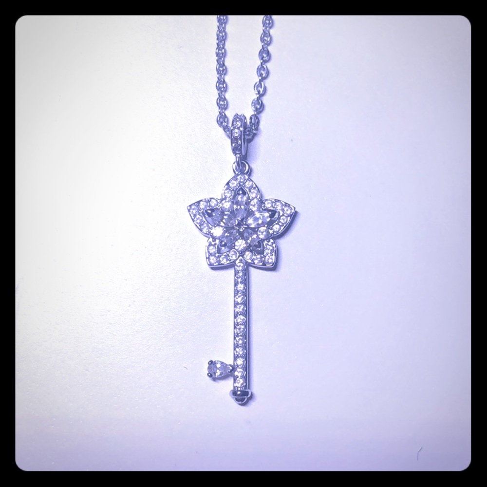 Swavroski necklace